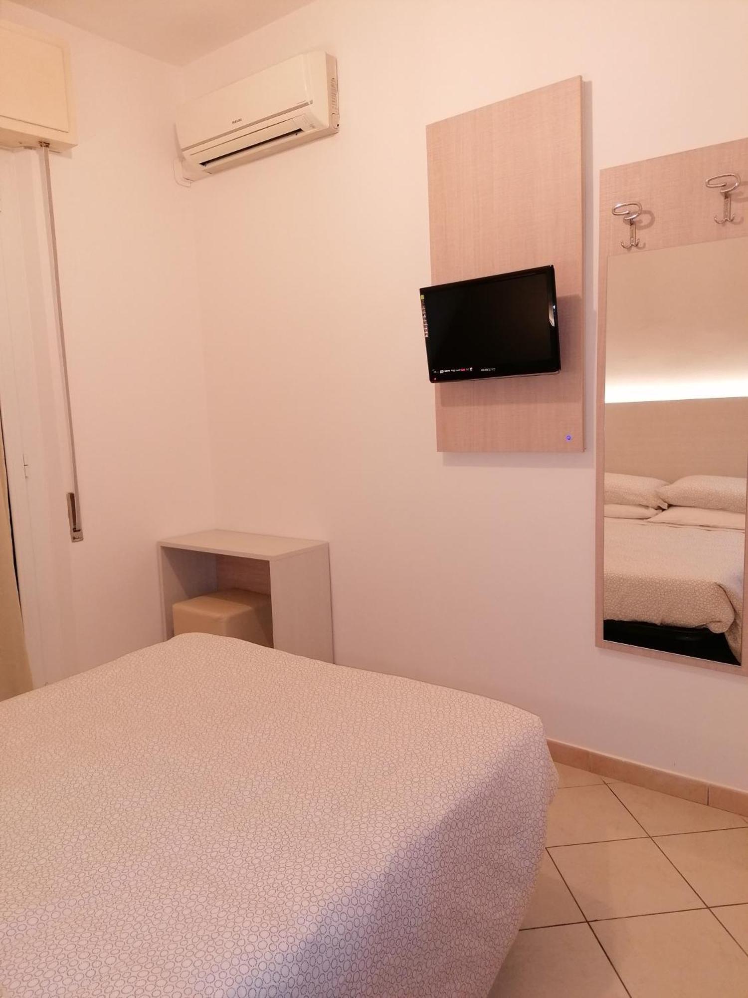 Hotel Andrea'S Ріміні Номер фото
