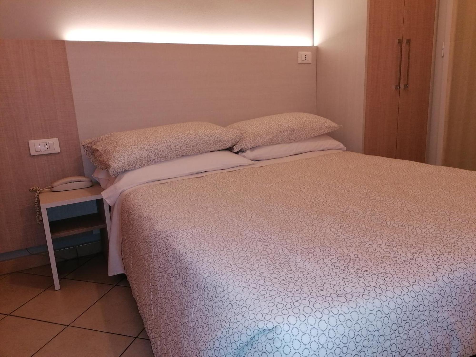 Hotel Andrea'S Ріміні Номер фото