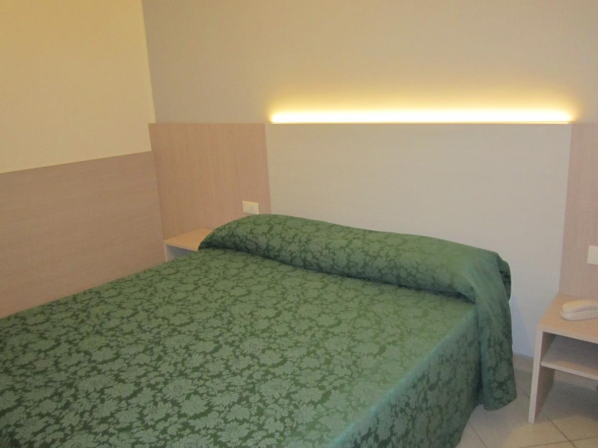 Hotel Andrea'S Ріміні Екстер'єр фото