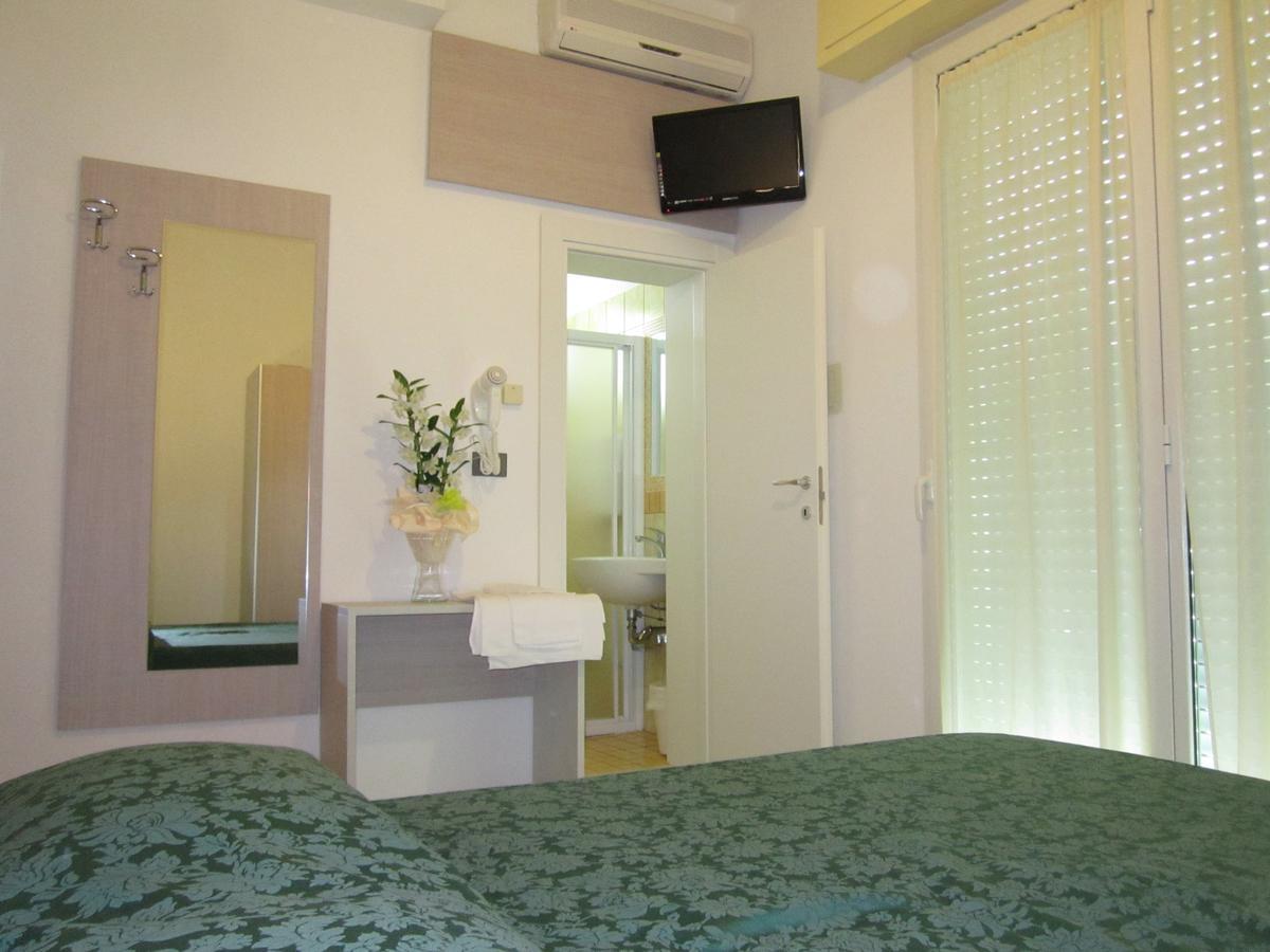 Hotel Andrea'S Ріміні Екстер'єр фото