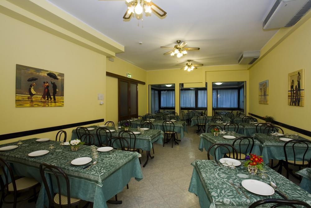 Hotel Andrea'S Ріміні Екстер'єр фото