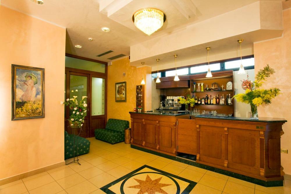 Hotel Andrea'S Ріміні Екстер'єр фото