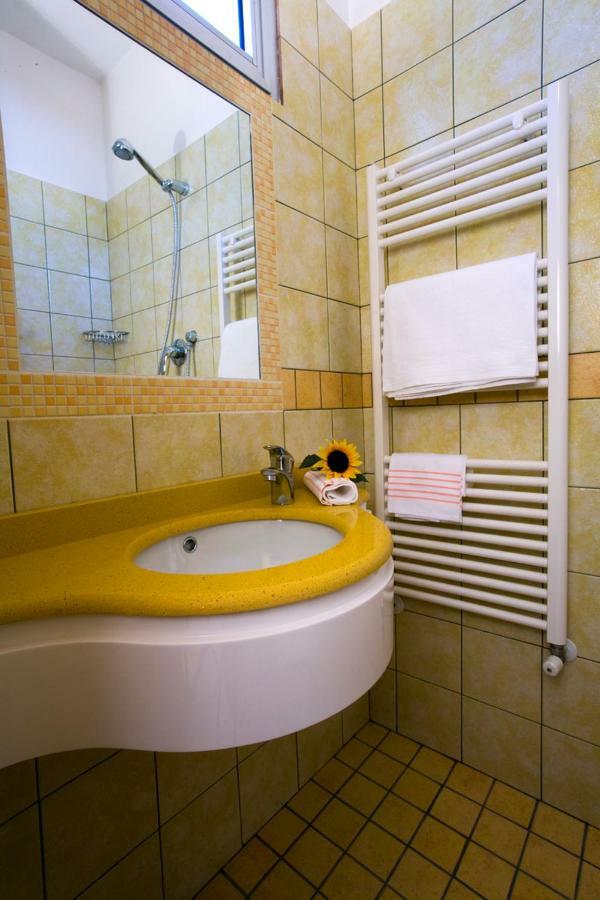 Hotel Andrea'S Ріміні Екстер'єр фото