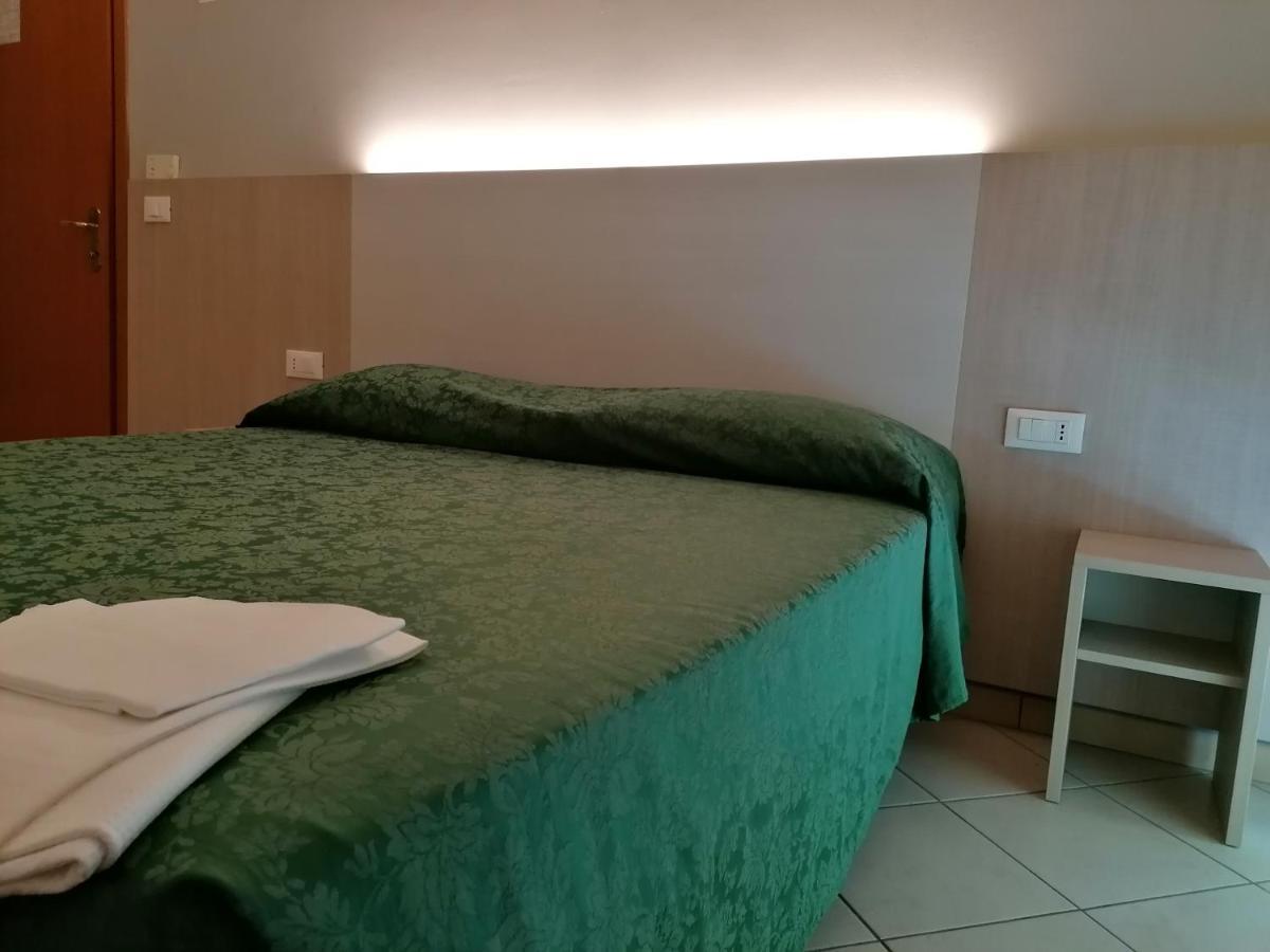Hotel Andrea'S Ріміні Екстер'єр фото