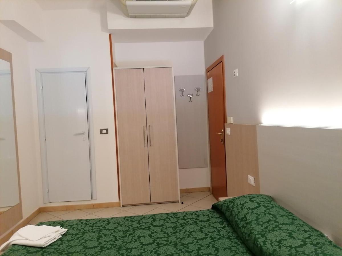 Hotel Andrea'S Ріміні Екстер'єр фото