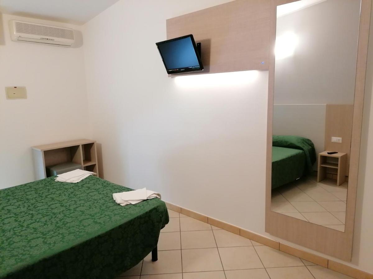 Hotel Andrea'S Ріміні Екстер'єр фото